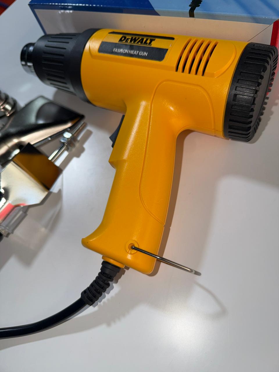 Pistola de calor tipo Dewalt